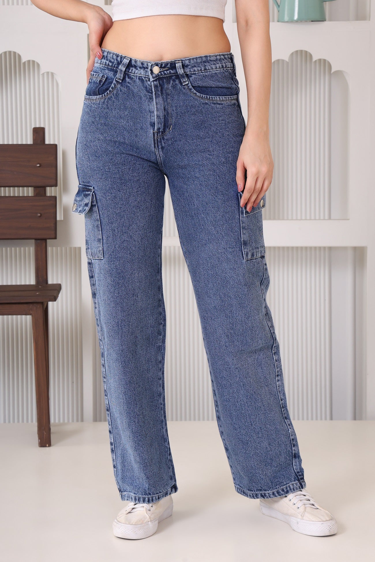 Women Wide Leg High Rise Light Fade Six Pocket Bata Blue Jeans