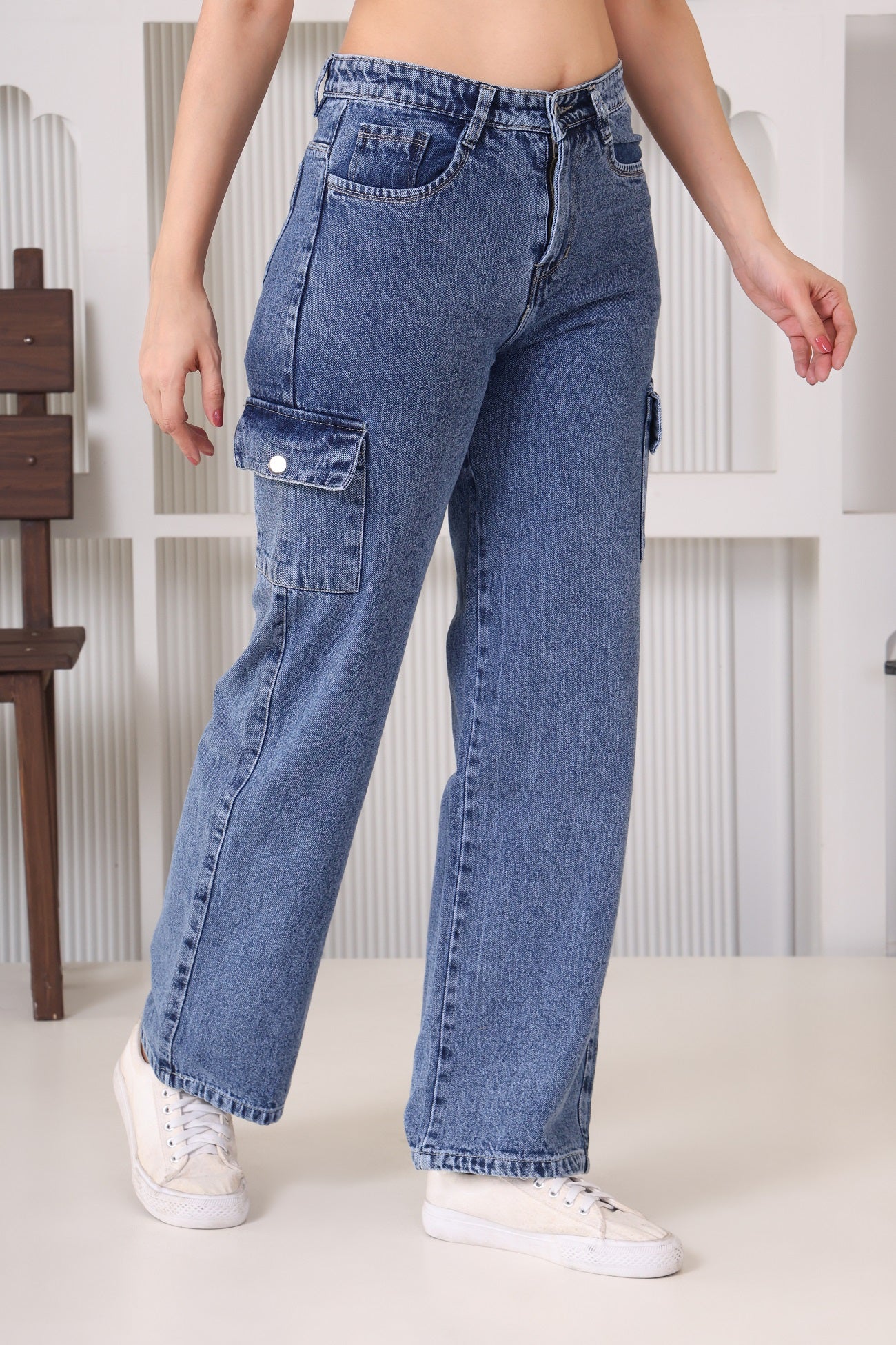 Women Wide Leg High Rise Light Fade Six Pocket Bata Blue Jeans
